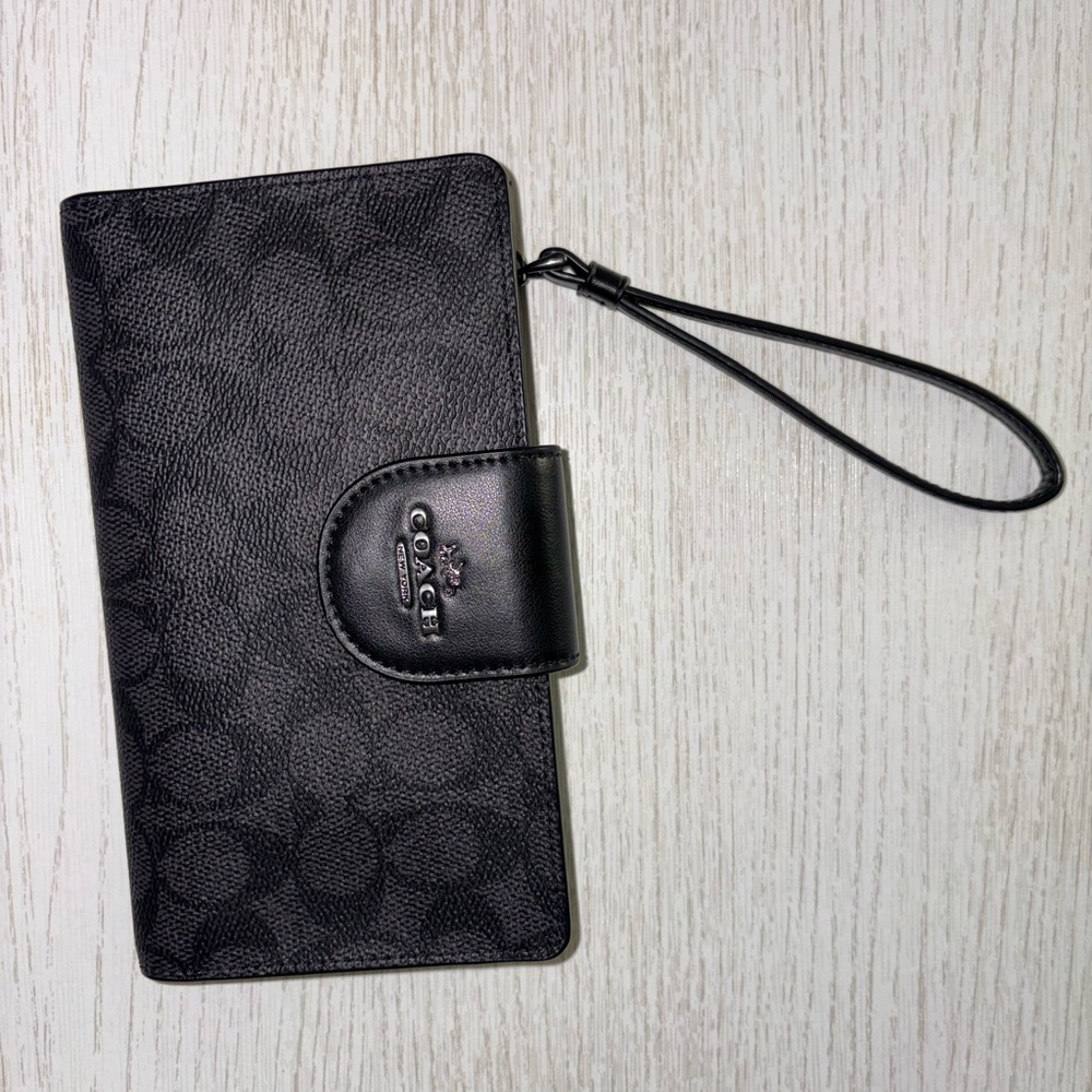BRAND NEW Coach wristlet/wallet